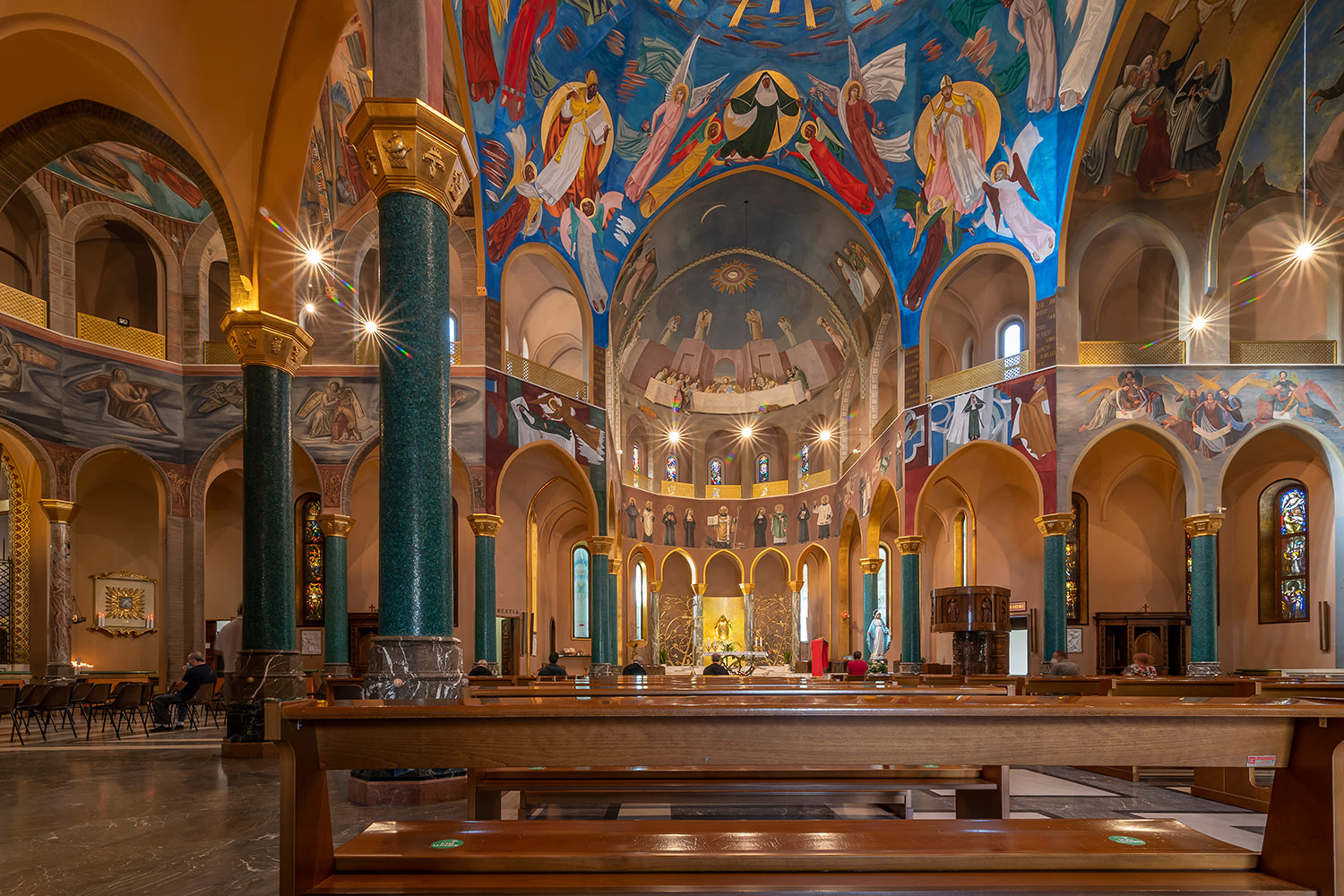 Interno Basilica di Santa Rita