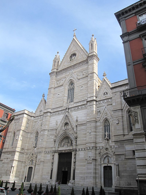 Facciata del Duomo di Napoli