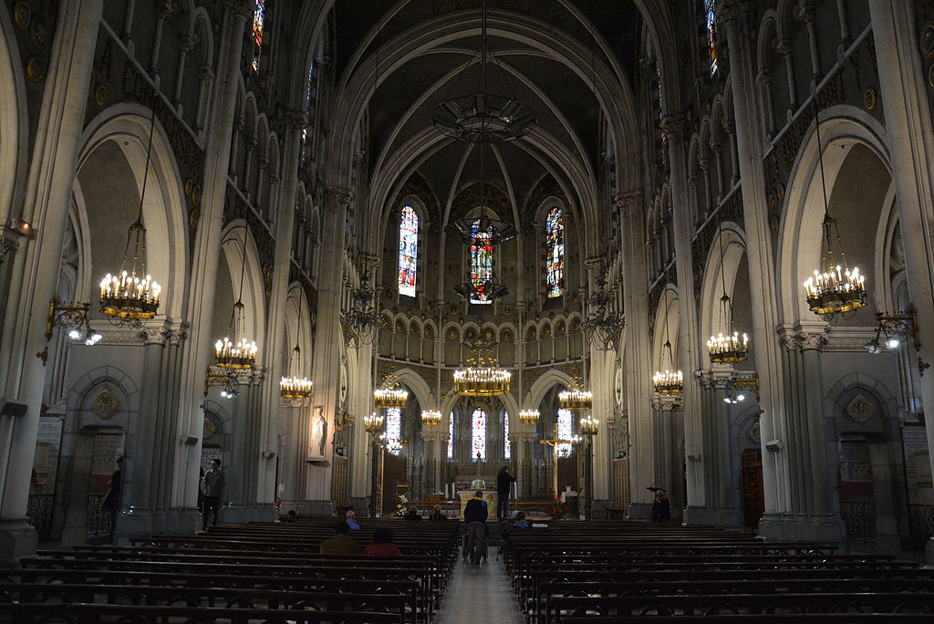 Interno Basilica dell'Immacolata Concezione Lourdes