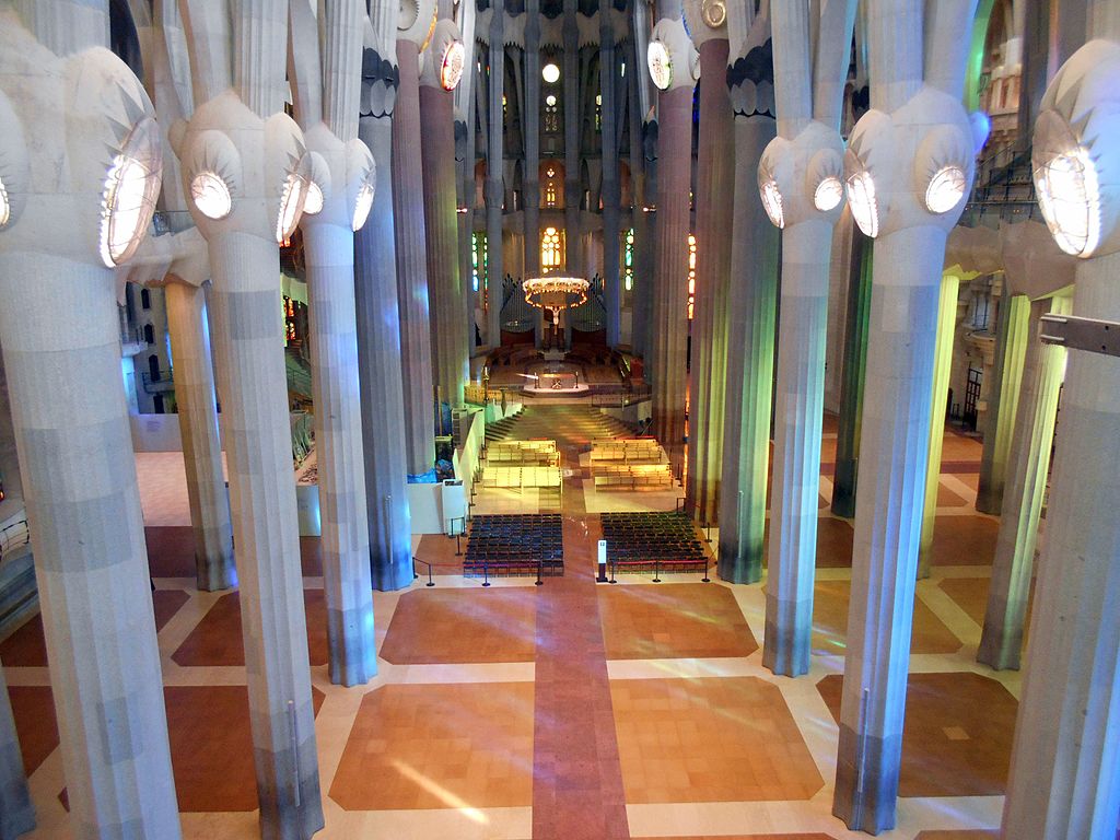 Interno Sagrada Familia